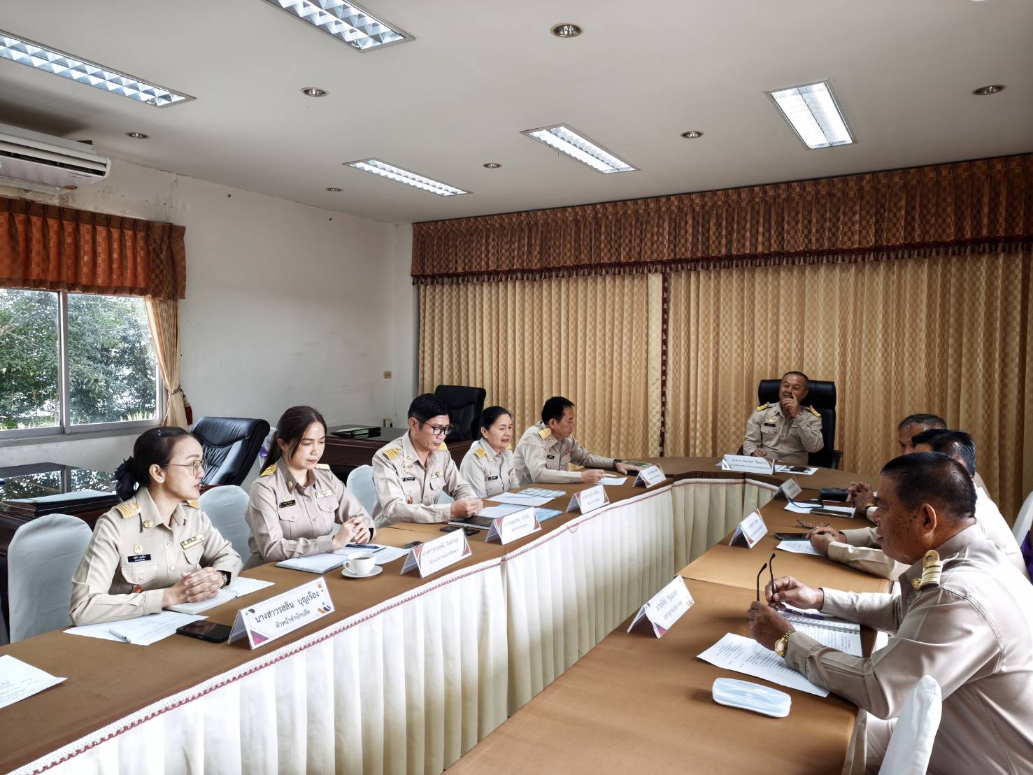ประชุมติดตามงาน ที่ผ่านมา เพื่อทราบถึงความก้าวหน้า ปัญหาอุปสรรค ของแต่ละงาน และแนวทางการแก้ไข้ พร้อมทั้งวางแผนการทำงานในรอบสัปดาห์นี้