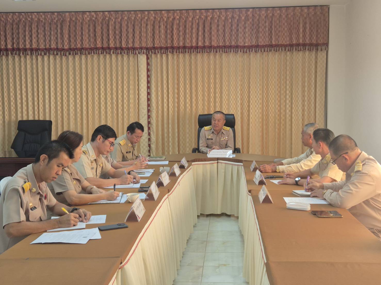 ประชุมประจำสัปดาห์ เพื่อทราบถึงความก้าวหน้า ปัญหาอุปสรรค ของแต่ละงาน และแนวทางการแก้ไข้